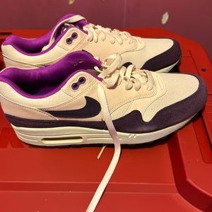 Air Max 1 purple